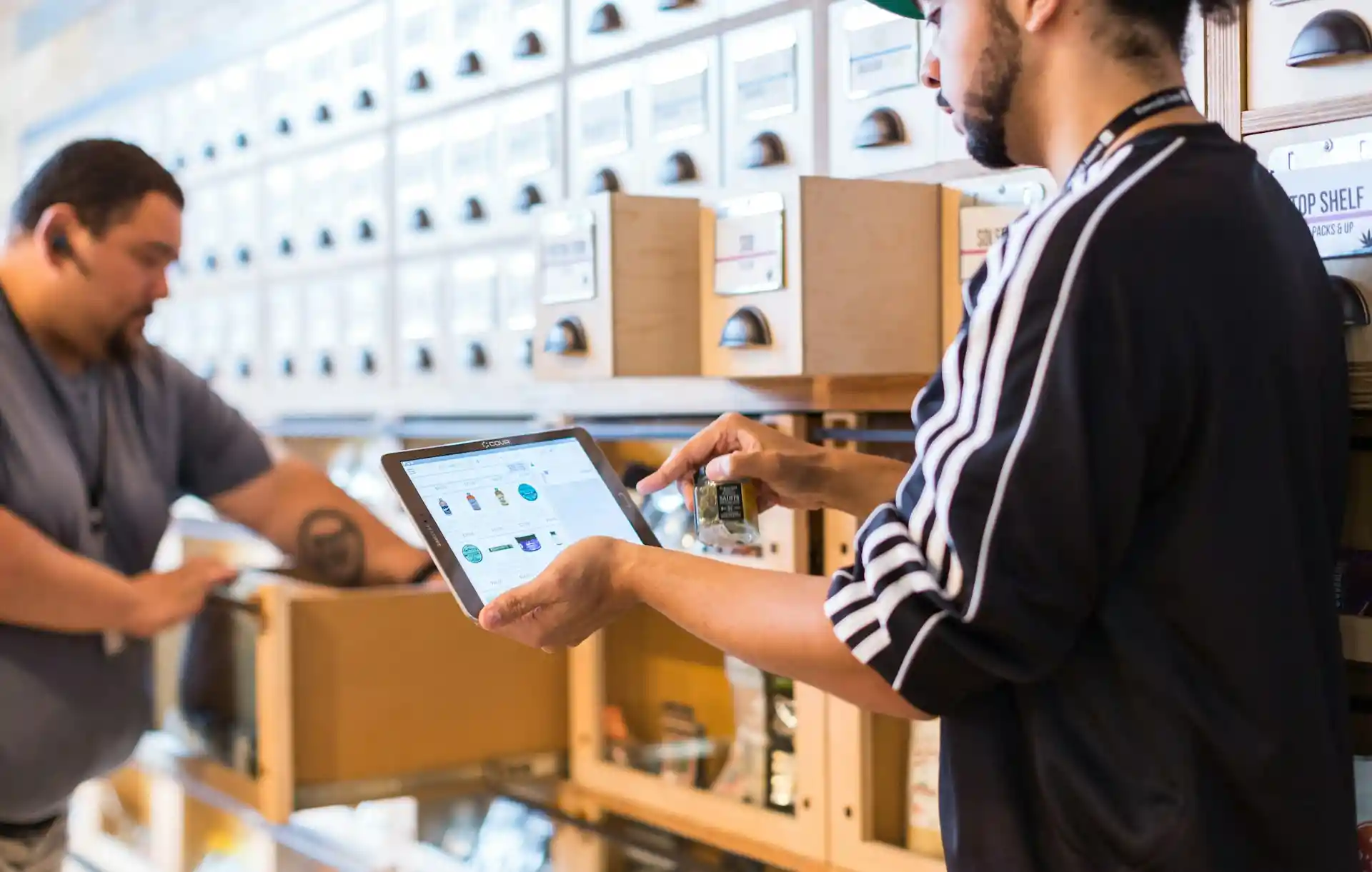 16 Best Dropshipping Software to Scale Your Business in 2025