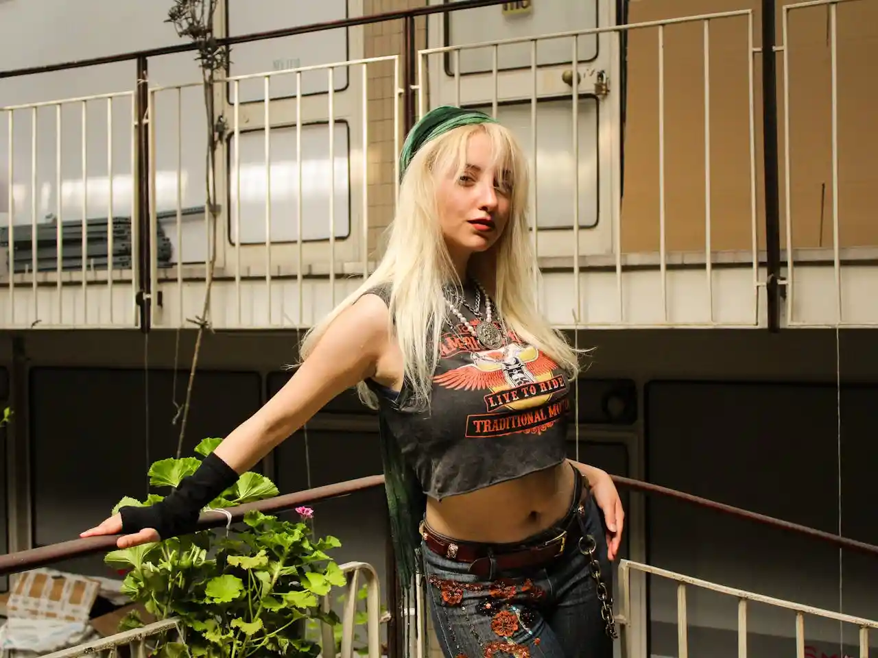15 Y2K Fashion Trends Making a Bold Comeback in 2025