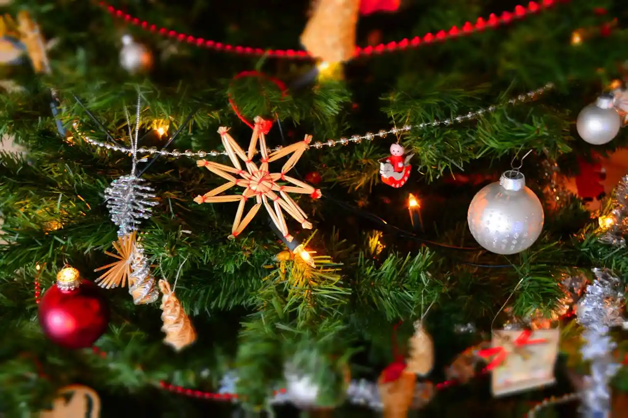 Best 30 Christmas Ornaments to Make and Sell in 2025