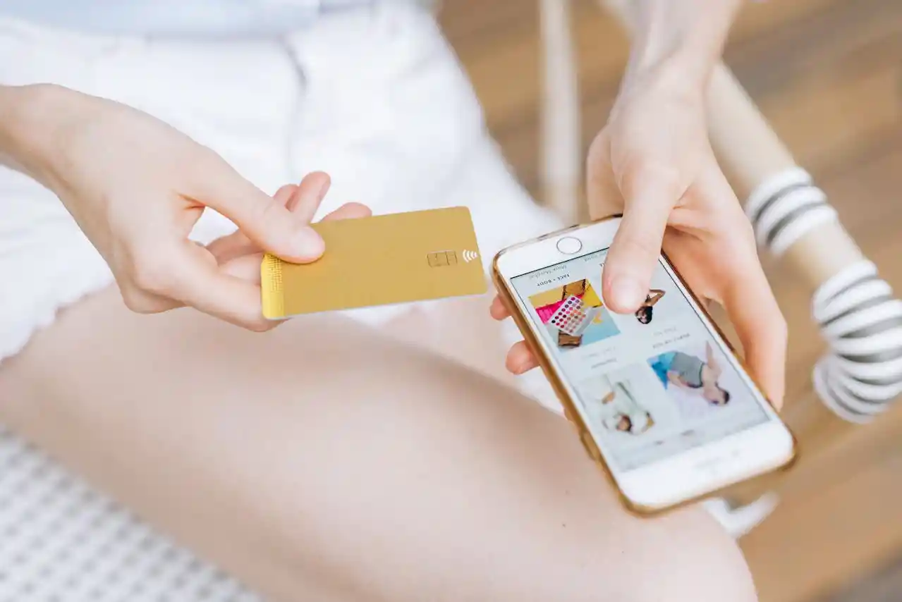 30 Tips to Boost Holiday Sales for Ecommerce in 2025