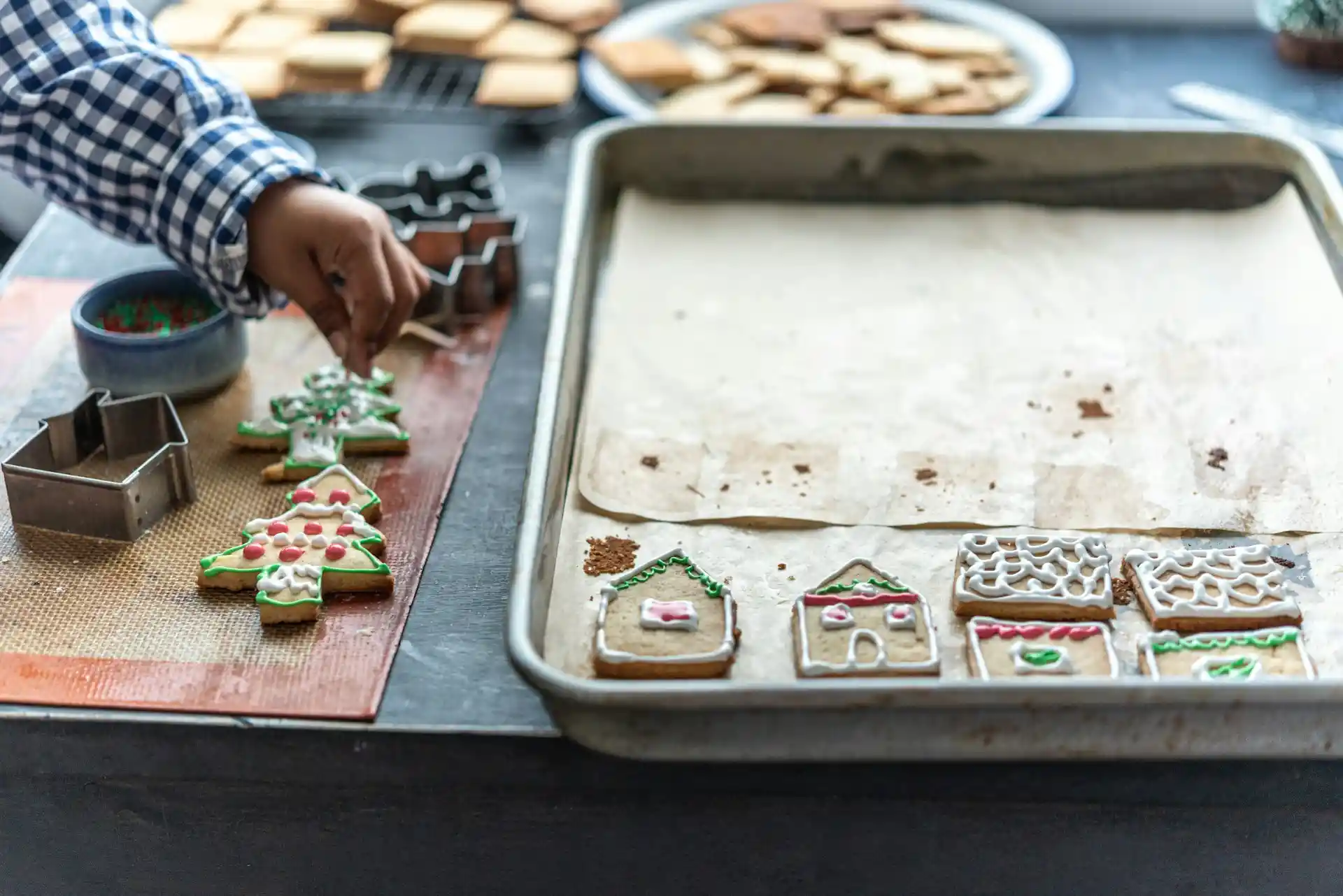 How to Make Extra Money for Christmas: 25 Ideas to Try