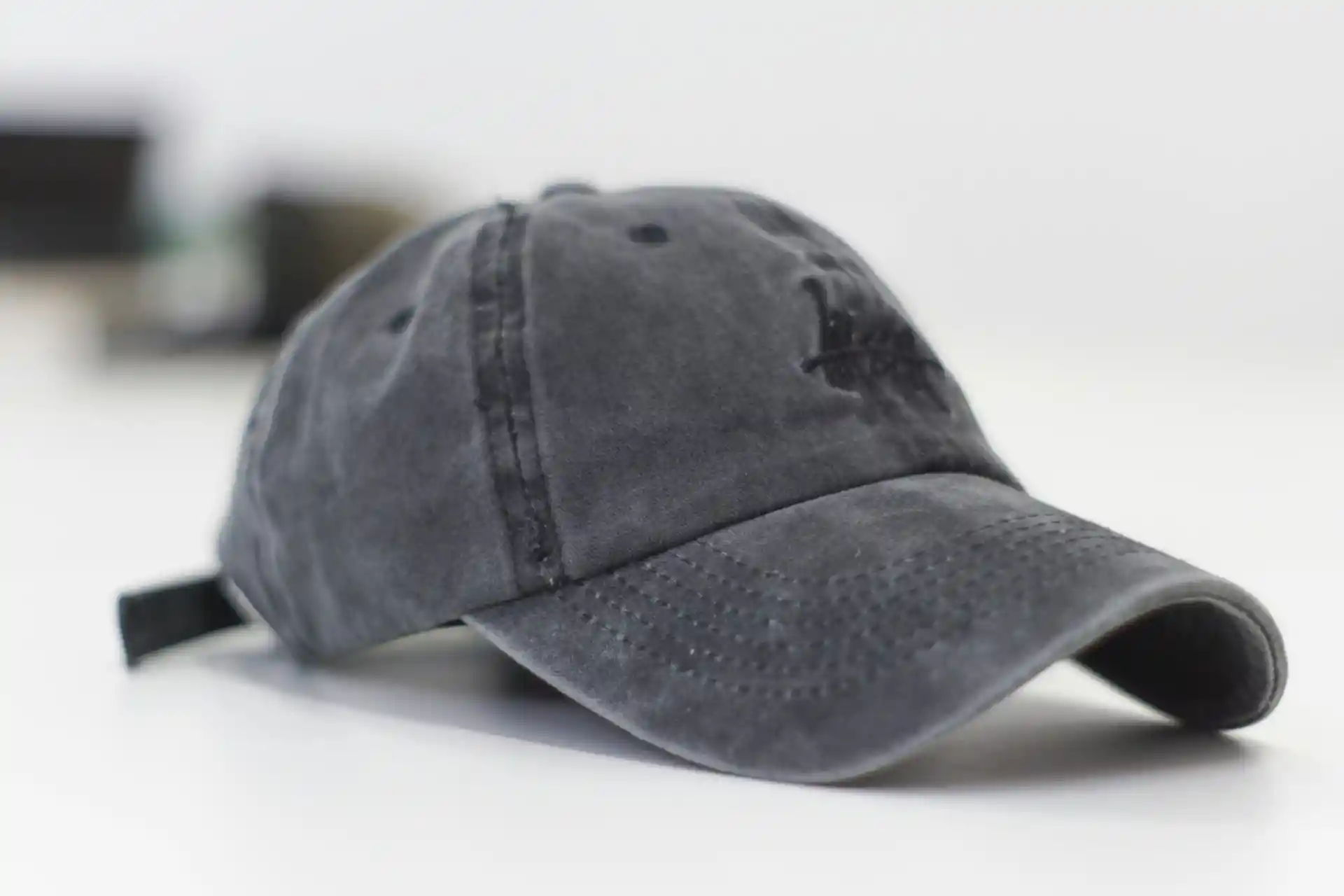 Dad Hat vs Baseball Cap: What's the Difference?
