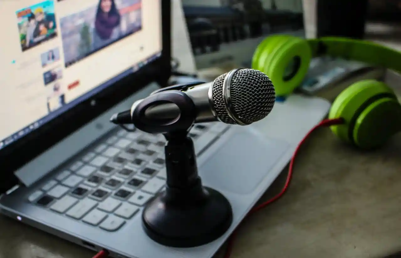 How to Use Podcasting for Business: Grow Your Brand