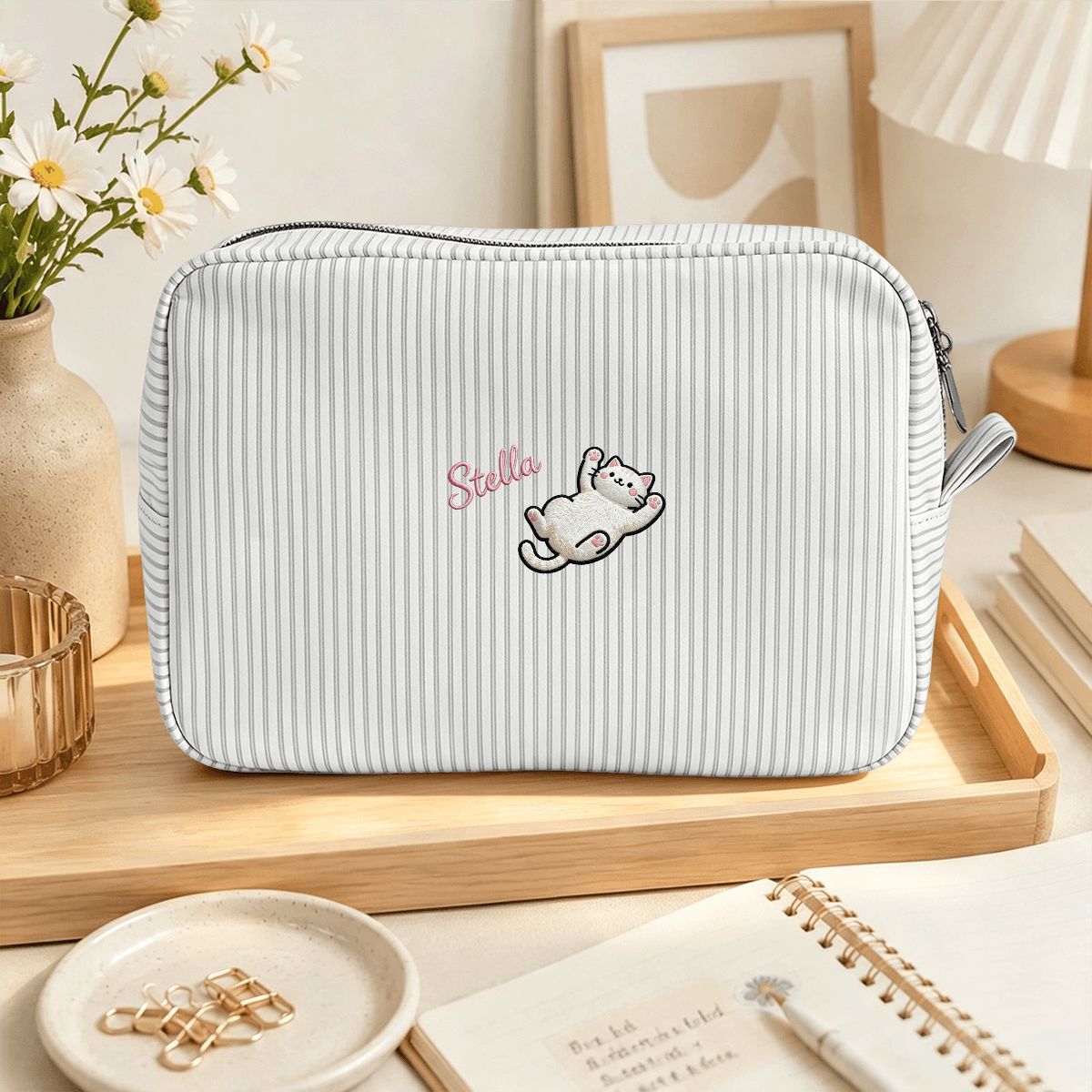 刺繍入りメイクアップバッグ